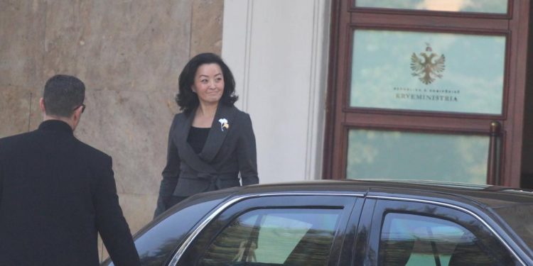 Debati politik në vend është ndezur/ Yuri Kim shkon ne Kryeministri