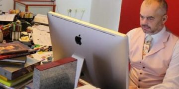 “Si do lëvizin njerëzit për të ikur në punë?”, qytetarja e shqetësuar interesohet se kur do të lejohet qarkullimi i urbanëve, kryeministri Rama i jep përgjigjen shkurt (REPLIKAT)