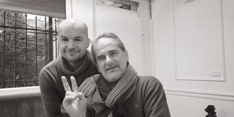 “Se për ju s’më rruhet!”! Aktori që s’ka luajtur kurrë Artur Zheji u jep mend aktorëve pa diplomë: Ku gabuan gazetarët përballë Ramës?! Nga Alfred Lela që qeshte deri pyetjet qesharake që e bënin Ramën t’i tallte