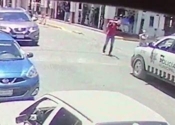 Momenti sh.okues i a.tentatit ndaj policisë në mes të rrugës (Video)