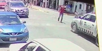 Momenti sh.okues i a.tentatit ndaj policisë në mes të rrugës (Video)