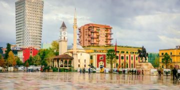 Lehtësira për bizneset në Tiranë, falet për 2 muaj taksa e hapësirës publike