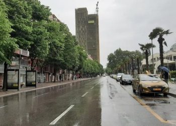 DW: Në Shqipëri merr fund shtetrrethimi prej 60 orësh! Ja çfarë thotë mjeku Pëllumb Pipero për fazën e dytë të epidemisë