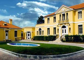 Doni të punoni në Ambasadën Amerikane në Tiranë? Mësoni për çfarë bëhet fjalë dhe kur është afati i aplikimit