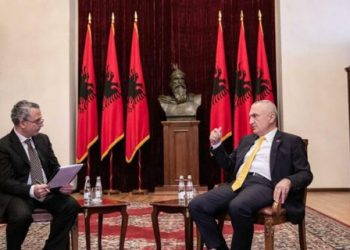 Meta vijon të zbusë tonet ndaj qeverisë, nuk ndal kritikat ndaj Bashës për djegien e mandateve, këmbëngul tek shkarkimi i Dvoranit