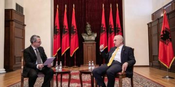 Meta vijon të zbusë tonet ndaj qeverisë, nuk ndal kritikat ndaj Bashës për djegien e mandateve, këmbëngul tek shkarkimi i Dvoranit