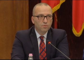 Këshilltari ligjor i Metës një ish i a.rrestuar për korrupsion sot ligjëron për Kushtetutën: Ja pse duhej liruar nga detyra kreu i KED, Dvorani