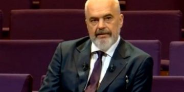A je penduar për shembjen e Teatrit? Rama befason me përgjigjen