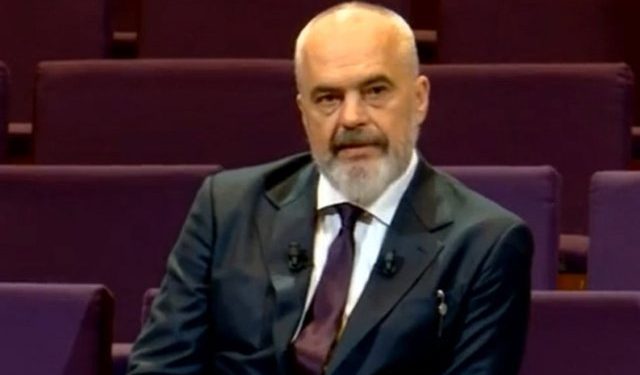 A je penduar për shembjen e Teatrit? Rama befason me përgjigjen