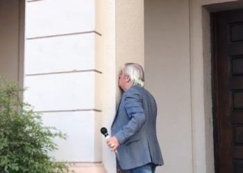 Dikush duhet ta sqaroi Zefin! Ju bashkua kauzës për Teatrin, Zef Deda “futet në rol” duke harruar se kush e ka rindërtuar Teatrin Migjeni