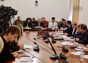 Kryeprokurori përplaset me ministrin e Brendshëm: Ndizen debatet për kryerjen e përgjimeve nga policia, deputetët socialistë kërkojnë rishikimin e draftit