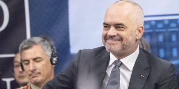 “Nesër kështu do të hyjë në Europë”, kryeministri Rama ndan pamjet e veçanta: Këtu shihet dallimi i madh mes dy botëve që u përplasën për Teatrin