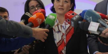 Ambasadorja e SHBA Yuri Kim pas takimit me Bashën: “31 Maj nuk është afat kohor që ka vendosur ambasada e SHBA”