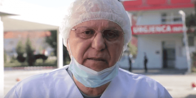 “Virusi mbetet ende mes nesh”, mjeku Tritan Kalo me apel të fortë për të gjithë qytetarët: Ndodhemi në oborrin e pasëm të Shërbimit në një bisedë mes…
