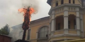 Zjarr te godina e ish-të përndjekurve në Tiranë