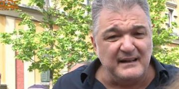 Fillon skenari i Babale TV me regji të Çim Rustem Gjatës: “Është d.ëmtuar me spraj në sy Flamur Noka, u . Ed Paloka, ndodhet në spital te T.rauma një tjetër”!