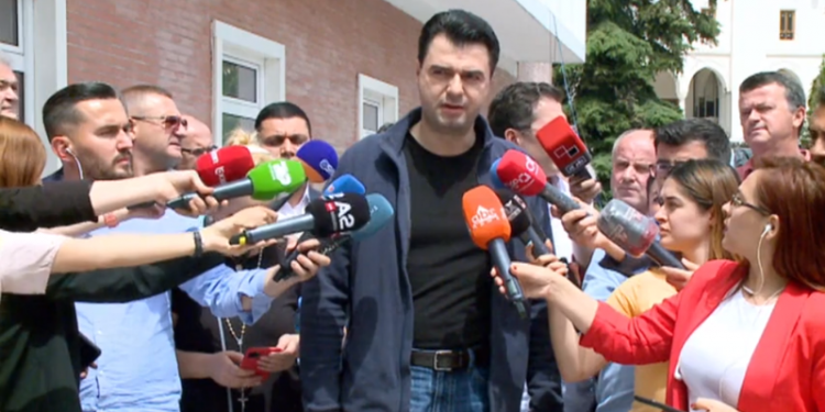 Basha flet përçartë: Kur të vijë në qeveri do e restaurojë teatrin… që nuk ekziston?!  Rruga për të shporrur këtë bandit, në këto 30 vjet është e vështirë!