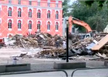 Nano befason me deklaratën: Godina e Teatrit Kombëtar një shëmtirë në qendër të Tiranës!