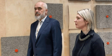 Kryeministri Rama inspekton punimet tek Teatri i Operës dhe Baletit