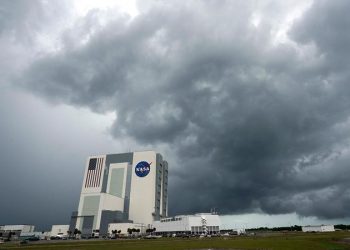 Sytë dhe shpresa nga qielli, moti prish planet e lëshimit historik në hapësirë