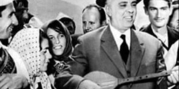 Mos e kishin fjalën për Saliun?! “Myti komunistat”! Tifozët e Tiranës apo të shoqatës ju bashkuan protestës së PD-LSI