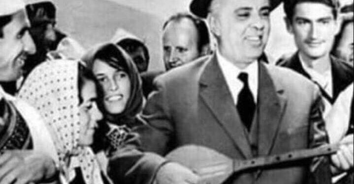 Mos e kishin fjalën për Saliun?! “Myti komunistat”! Tifozët e Tiranës apo të shoqatës ju bashkuan protestës së PD-LSI