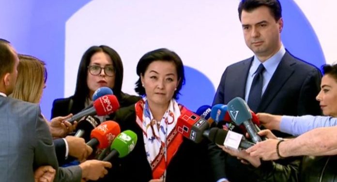 Meta – Bashës: Ujku i Surrelit do të coptojë nëse largohesh nga unë, mos më bë takime me Kim po mbaj anën time