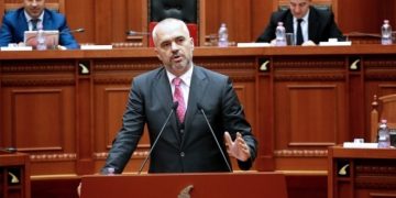 Kryeministri Edi Rama: “Kam një lajm të mirë, projektin origjinal të Teatrit që u shemb do ndërtohet diku tjetër”