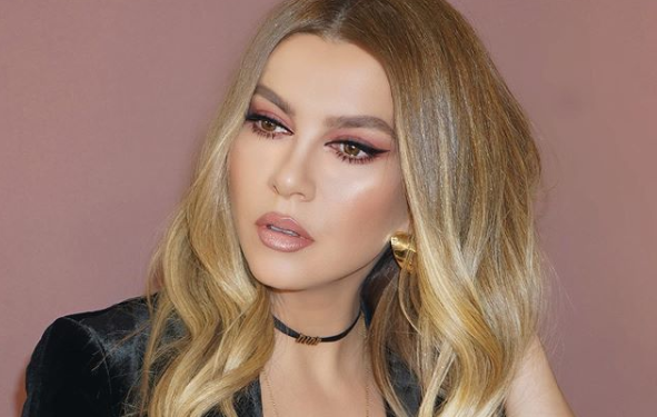 Banalitet i neveritshëm i sjelljes së këngëtarit shqiptare në debatin me kolegen Leonora Jakupi! “Unë s’ja q* sezonin, qenefa, a e dini kush jam”?!