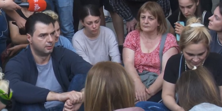 Orla dhe horra, korba dhe sorra që mendoni se do të fluturoni mbi kufoma që si njohët kurrë