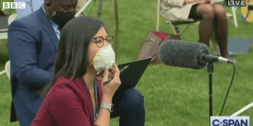 Trump përplaset me gazetaren aziatike: “Mos ma bëj mua këtë ‘pyetje të ndyrë”!