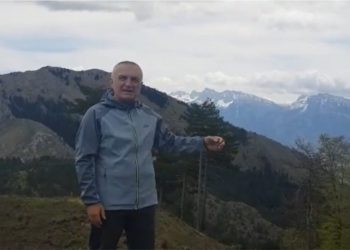 Meta tallet me shqiptarët: Politikë me një “krimb-fshikëz” në pishat e Kolonjës! Të pyeste Panaritin