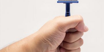 Me brisk në dorë kundër Ismail Kadaresë