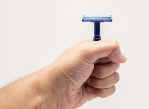 Me brisk në dorë kundër Ismail Kadaresë