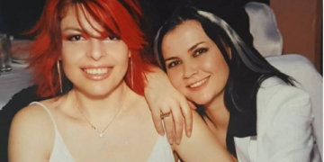 “Çdo vit duket si 20 vjeçe”, Eli Fara feston 53-vjetorin beqare, sekreti i rinisë: Mungesa e burrit në krah