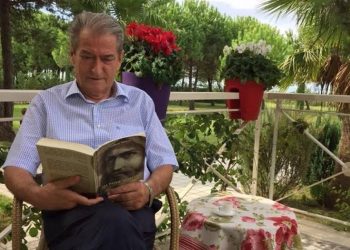 VIDEO/ Njësoj si Eskobari, shikoni vilën 2 milionë euro të Berishës në Gjirin e Lalzit e rrethuar mes pishave