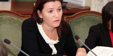 “Na e nxirr çik shalën”! Reagon e revoltuar Ermonela Felaj pas videos së bujshme të modifikuar nga gjirizet mediatike