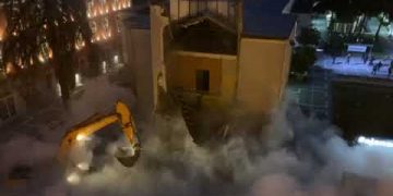 Pamje nga prishja e Teatrit (Video)