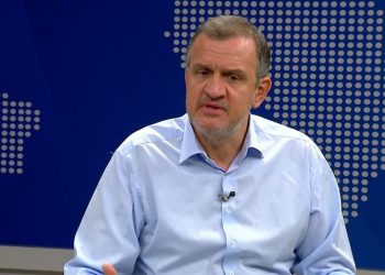 Ilir Beqaj argumenton pse duhet të ulen rrogat e administratës dhe pensionet suplementare