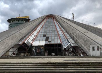 Detajet e pathëna: Çfarë do të ndërtonin Berisha dhe Basha tek Teatri Kombëtar?!