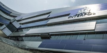 Interpoli: “Wanted” për gruan e diplomatit amerikan!