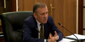 Ka “peshq” më të mëdhenj se këta?! SPAK-u ka frikë Berisha-Metën: Dërgon në Durrës aferën CEZ-DIA