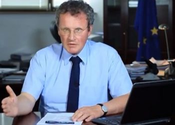 Ambasadori Bernd Borchardt: “Përgëzoj partitë politike shqiptare për rifillimin e dialogut për reformën zgjedhore dhe për marrëveshjet e arritura deri tani në Këshillin Politik”