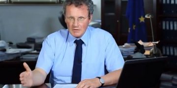 Ambasadori Bernd Borchardt: “Përgëzoj partitë politike shqiptare për rifillimin e dialogut për reformën zgjedhore dhe për marrëveshjet e arritura deri tani në Këshillin Politik”