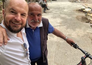 Alfred Lela gjen biçikletën që humbi tek Teatri: Ka njerëz të mirë ky vend, ja kush ma ktheu