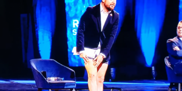 Teatri kallamishte dhe baltë!  Rama: Sot pantallonat, herë tjetër do na tregosh “rripin” !  Do ndjehesh mirë kur të hysh te teatri i ri