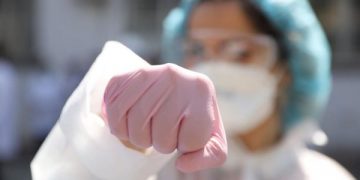 Rama merr në mbrojtje mjekët: Rrëzuan akuzat ndaj tyre në 30 vite, na bënë krenarë