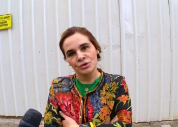 I ka marrë zot mendjen para se t’i marri paratë! “Doktoresha” jep urdhra dhe këshillime: Nesër s’do mblidhet Këshillit Politik!  Ambasadorët po i sqaroj dhe këshilloj se bëjnë gafa!