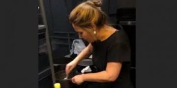 Kryemadhi “zbulon recetën” që shpëtoi shqiptarët nga koronavirusi: Jo karantina por mish, raki dhe hurdhra