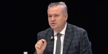 I detyruar t’i përgjigjem gazetës “Koha e palaçove” dhe padrinos Nikoll Lehësi